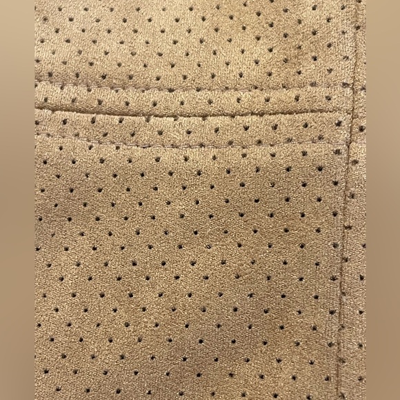 Mini skirt
Jolt
Size 3 - Picture 7 of 7